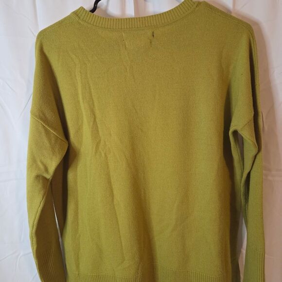 Tahari Women's Crewneck100% Extrafine Merino Wool Sweater in Olive Green Size M - Picture 7 of 8